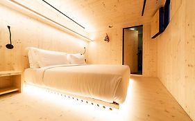 Zero Box Lodge Porto